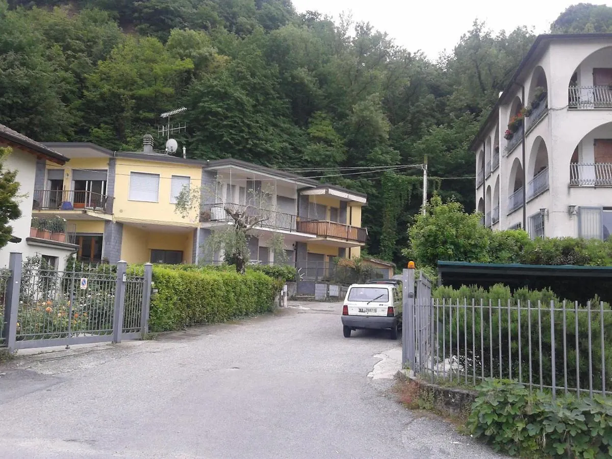 Apartment La Casa Sul Lago Salo Italy